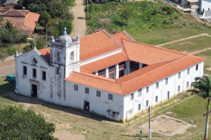 Construída por jesuítas e índios tupiniquins por volta de 1580, é tombada pelo Instituto do Patrimônio Histórico e Artístico Nacional (Iphan). Recebe milhares de visitantes todos os anos.